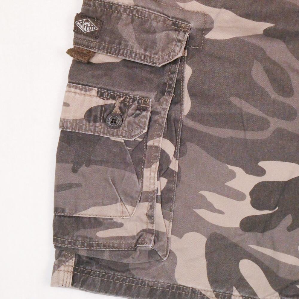 Lee Dungarees Brown Camo Print Cargo Shorts Size 40 Flat Front Punk Skater - Picture 4 of 8
